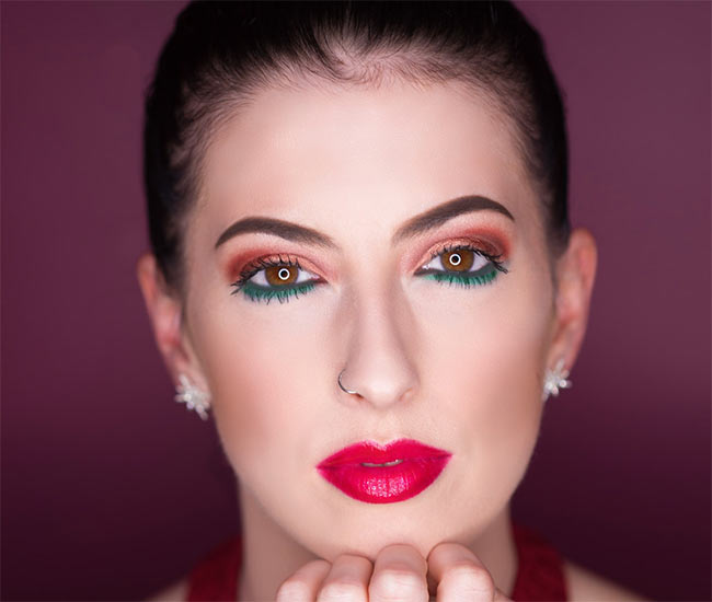 Bright lower lash line trend