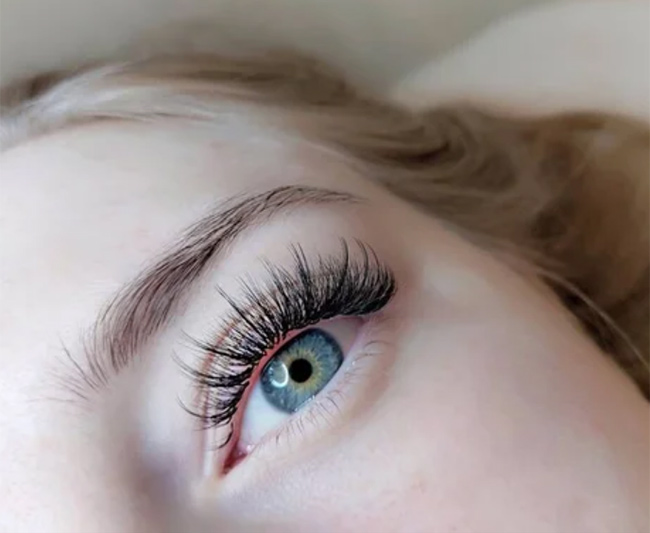 Hybrid Wispy Lash Extensions - Everything You Need To Know 