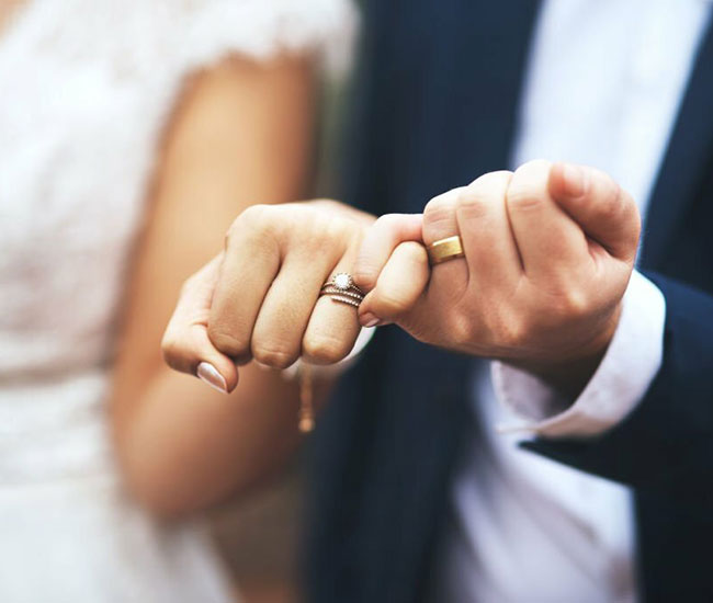 How to Choose a Wedding Band That Complements Your Engagement Ring 