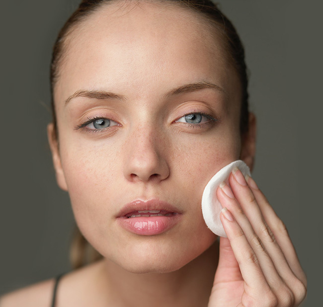 Correct Order to Apply Skin Care and Makeup Products 