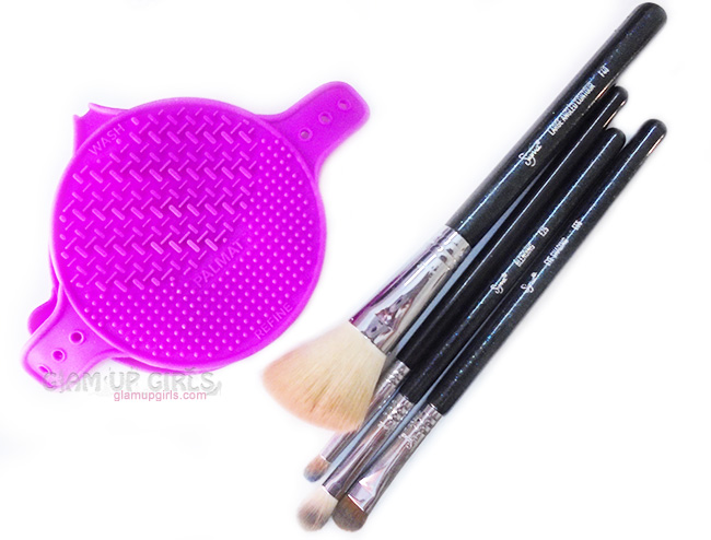 Practk Palmat Brush cleaning Tool and Sigma brushes to clean